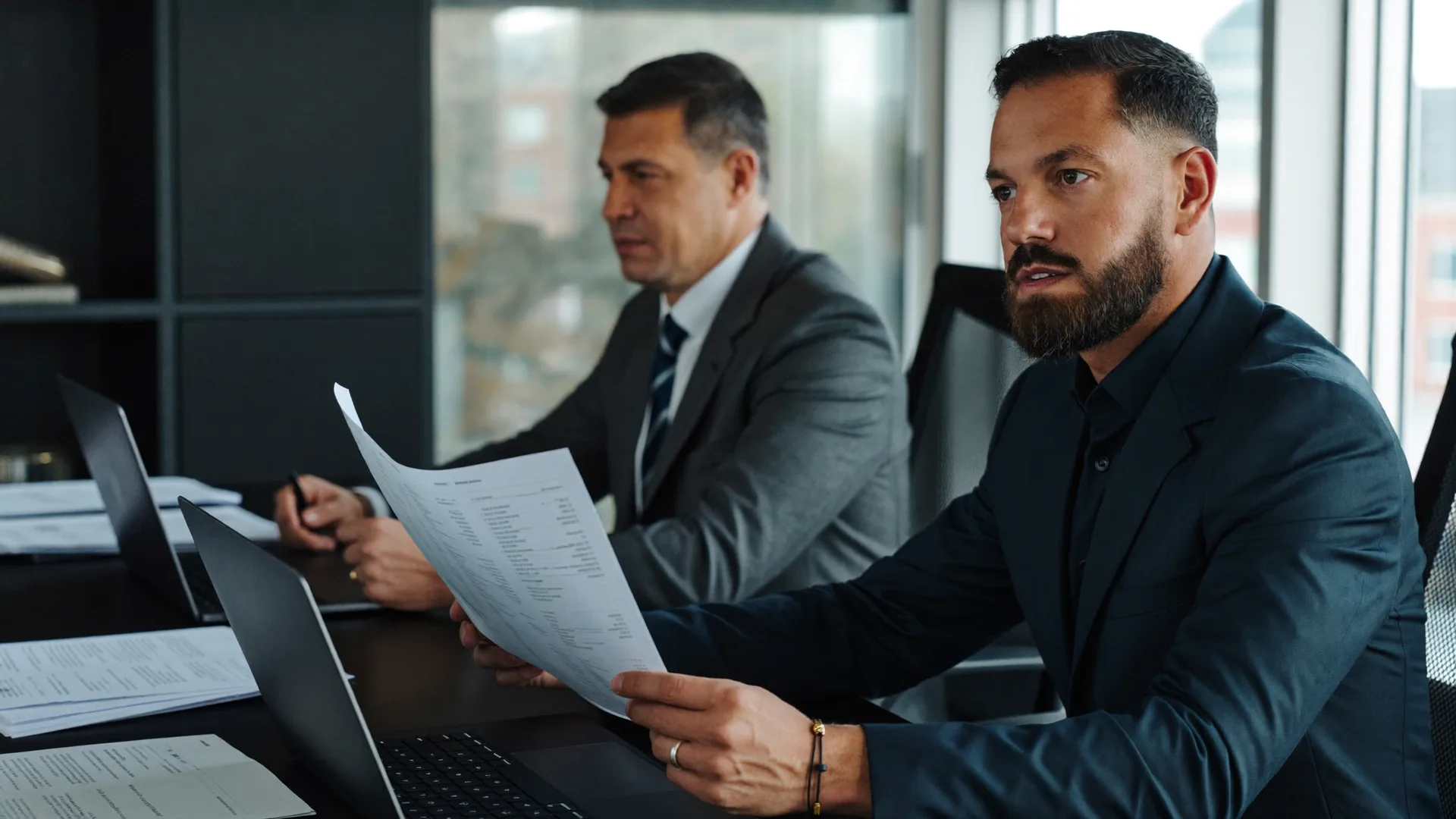 Un banquier corporate en rendez-vous